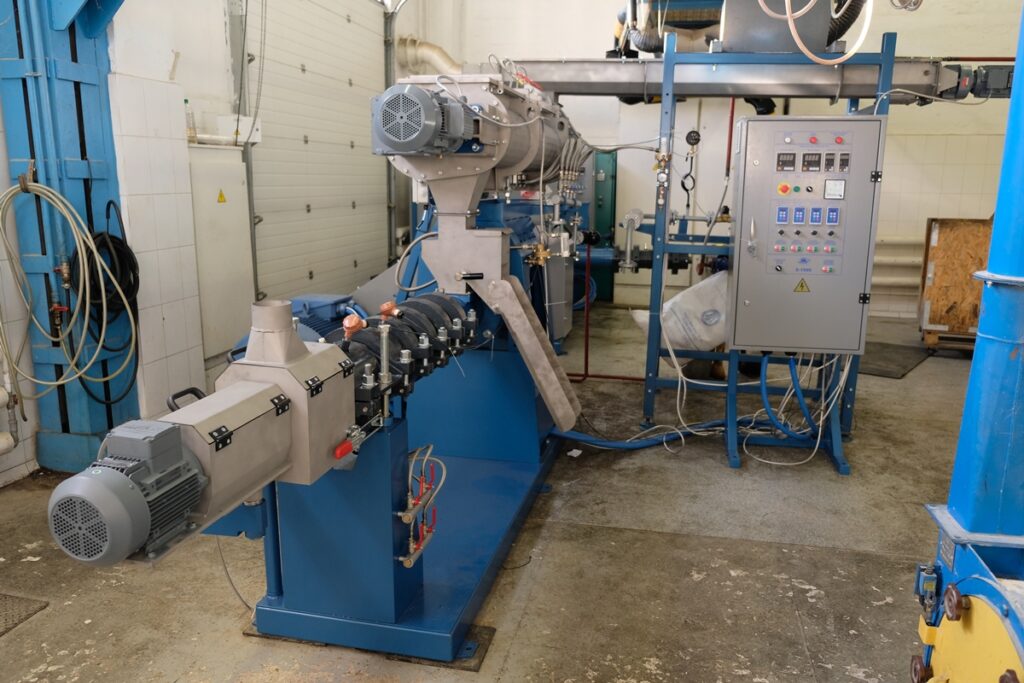 Pet food extruder